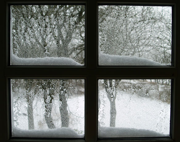 к чему снится снег за окном